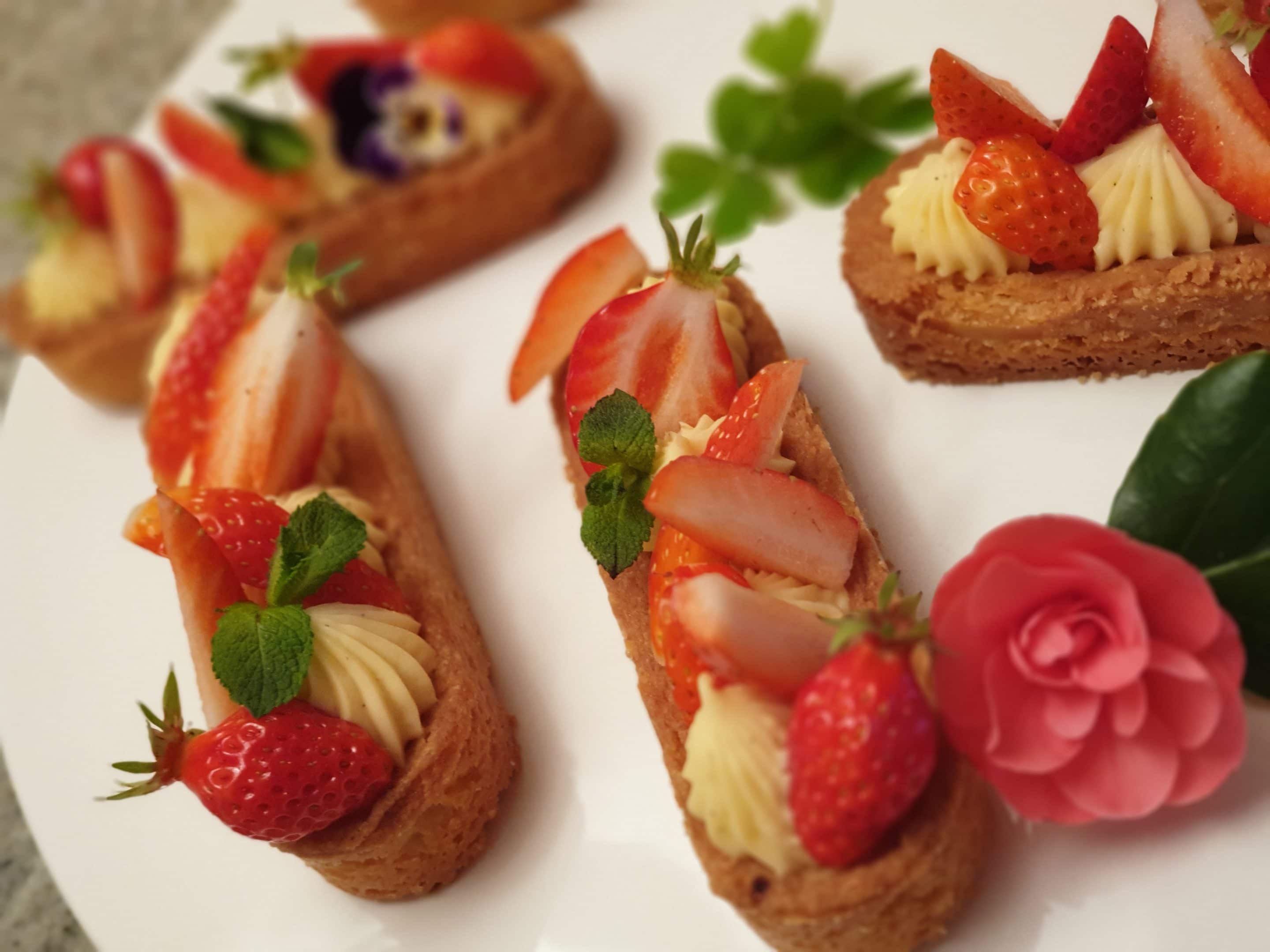 Entremets à la fraise servis à la table d'hôtes à la Maison de Julia, Albi, Tarn