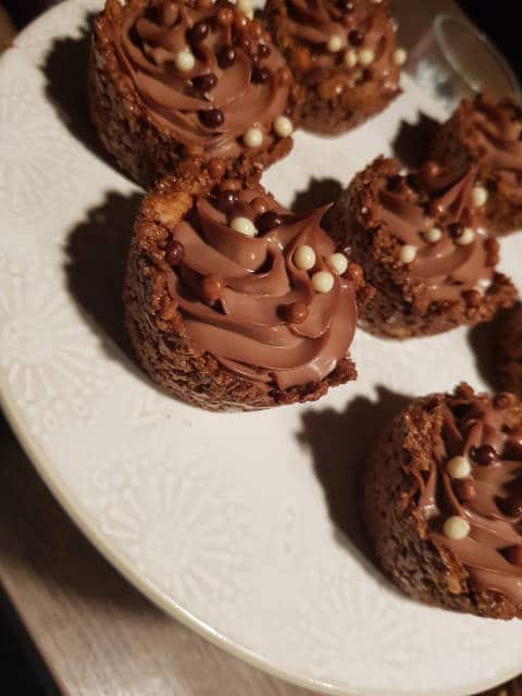 Gâteaux au chocolat servis lors des tables d'hôtes organisés à la maison de Julia à Albi.